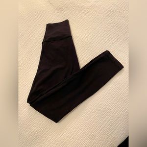 Lululemon women’s wonder under leggings, black, size 4.
